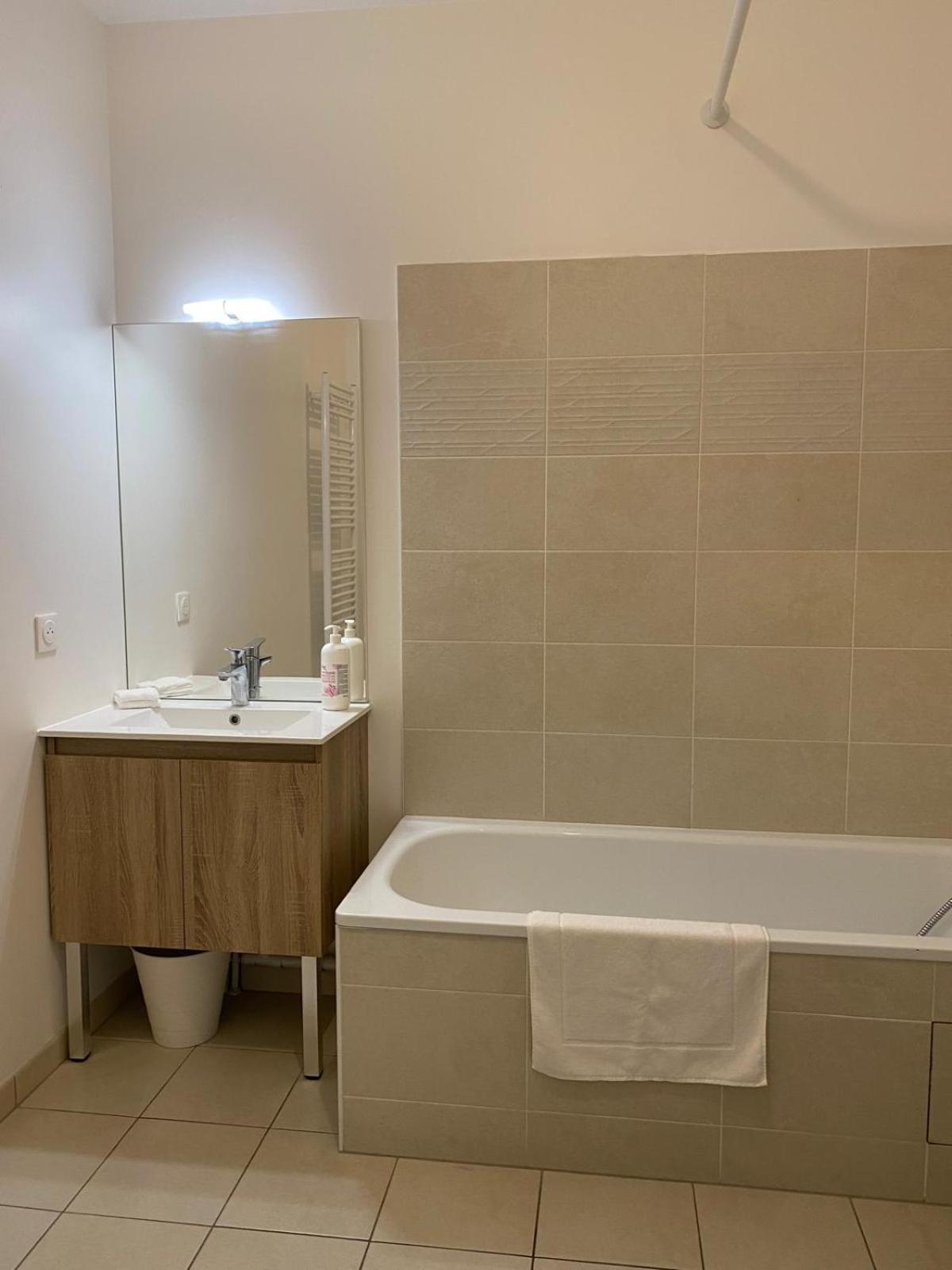 Spacieux Appart Terrasse Metro Hopital 4Pers Wifi Villejuif Exterior photo